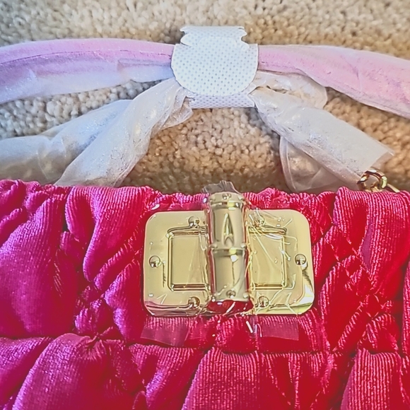 New Lilly Pulitzer velvet quilted clutch - Picture 3 of 6